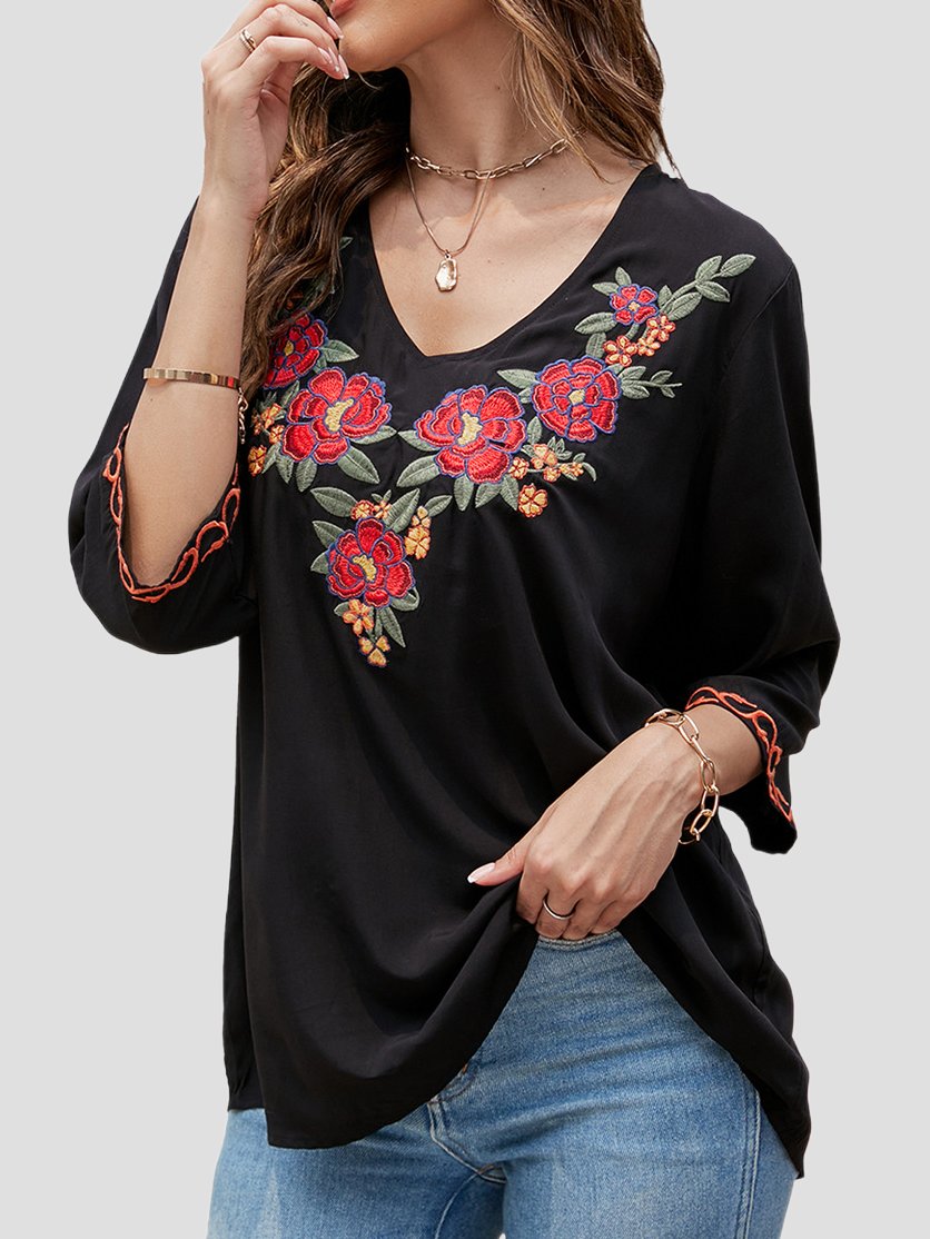 Canuck™| Loose Ethnic Embroidered Three-quater Sleeves Top
